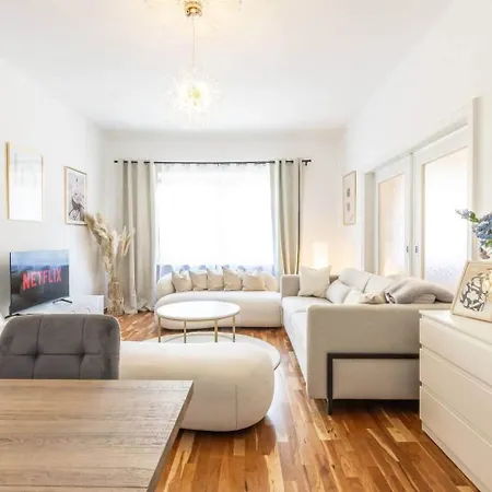 50 M Rhein - 6 Personen - Stadt - Sunset Balkon Apartman *