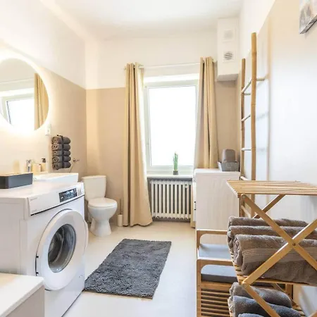 50 M Rhein - 6 Personen - Stadt - Sunset Balkon Apartman *