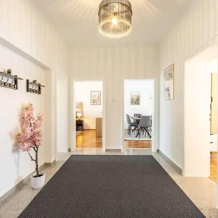 50 M Rhein - 6 Personen - Stadt - Sunset Balkon Apartman *